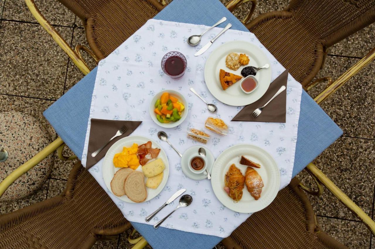 Hotel & Ristorante Baita Dovich Малга Чиапела Екстериор снимка