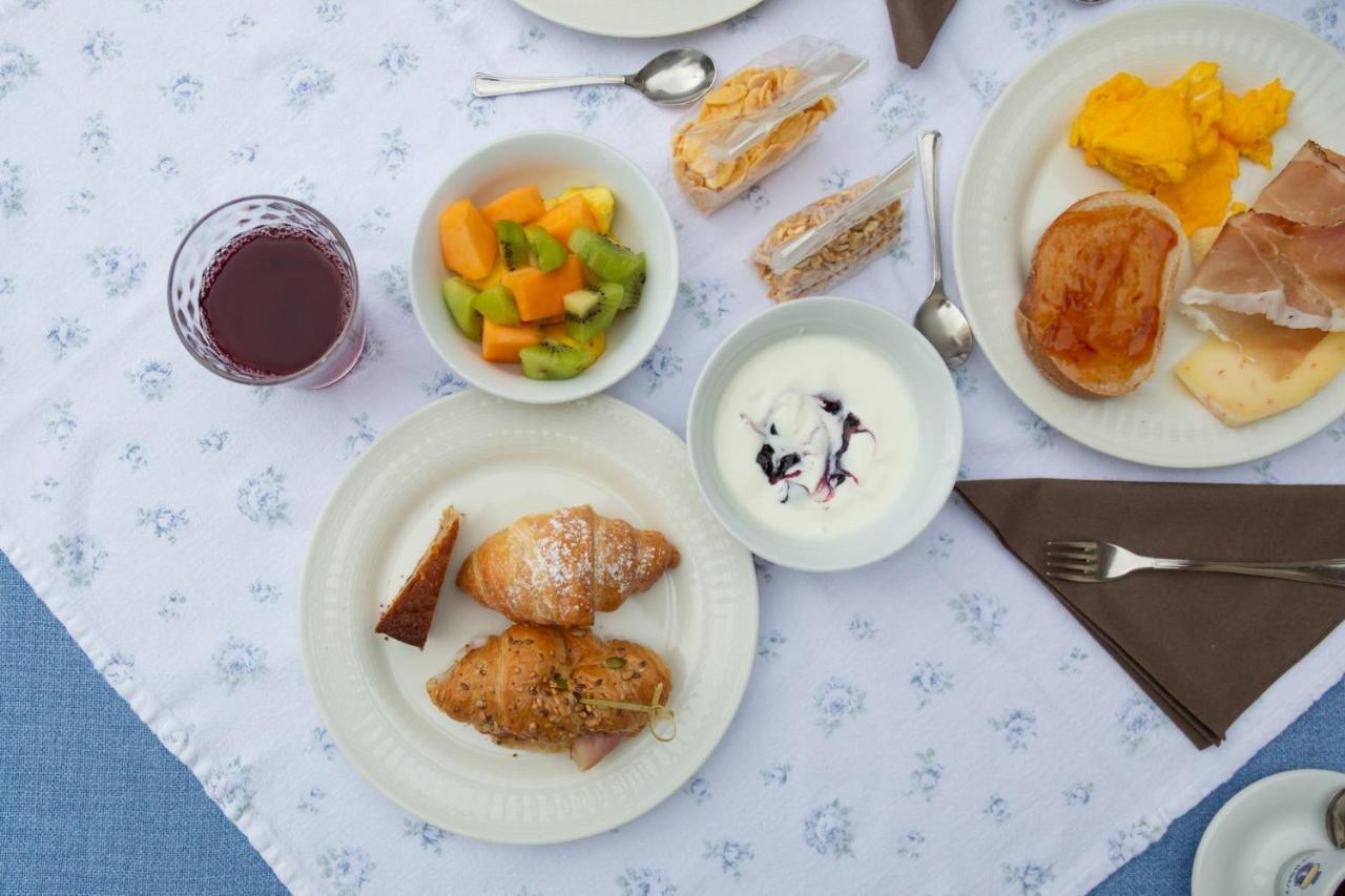 Hotel & Ristorante Baita Dovich Малга Чиапела Екстериор снимка