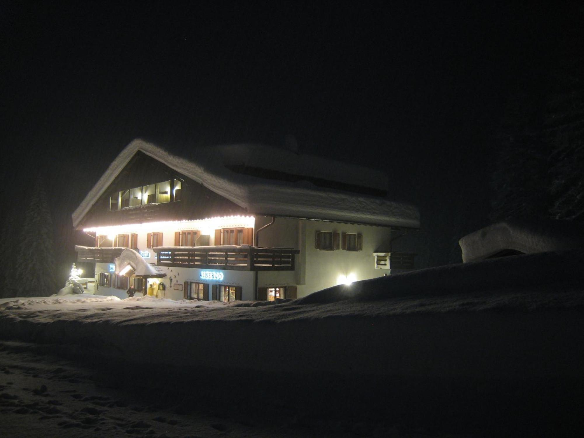 Hotel & Ristorante Baita Dovich Малга Чиапела Екстериор снимка