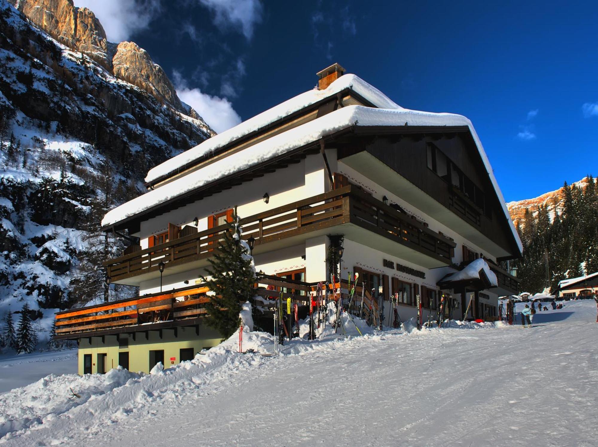Hotel & Ristorante Baita Dovich Малга Чиапела Екстериор снимка
