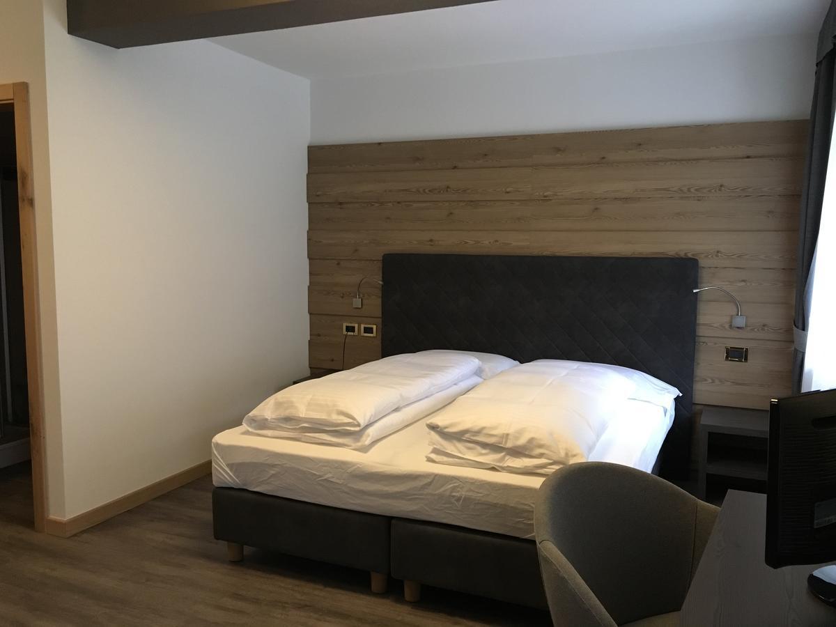 Hotel & Ristorante Baita Dovich Малга Чиапела Екстериор снимка