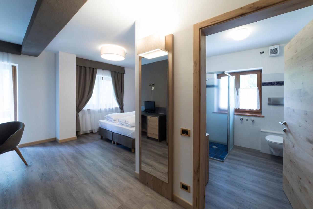 Hotel & Ristorante Baita Dovich Малга Чиапела Екстериор снимка