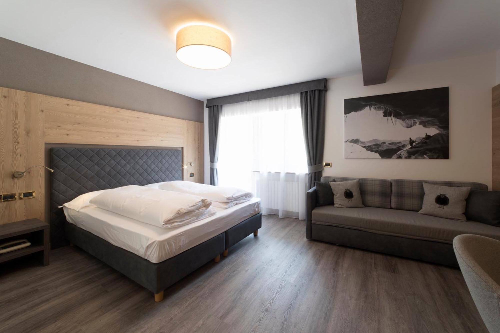 Hotel & Ristorante Baita Dovich Малга Чиапела Екстериор снимка