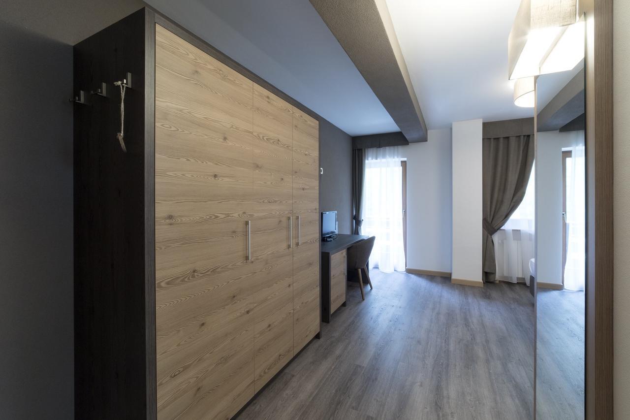 Hotel & Ristorante Baita Dovich Малга Чиапела Екстериор снимка