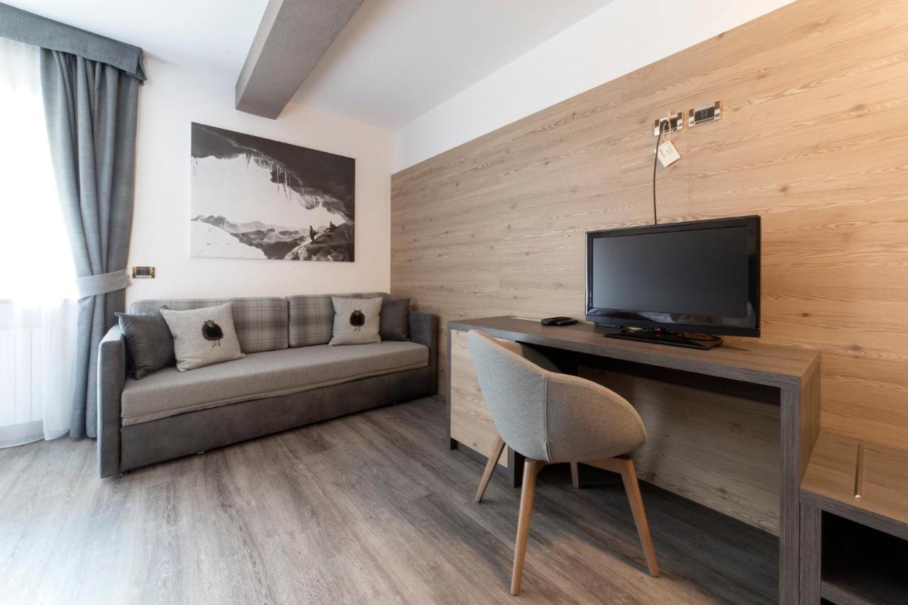 Hotel & Ristorante Baita Dovich Малга Чиапела Екстериор снимка